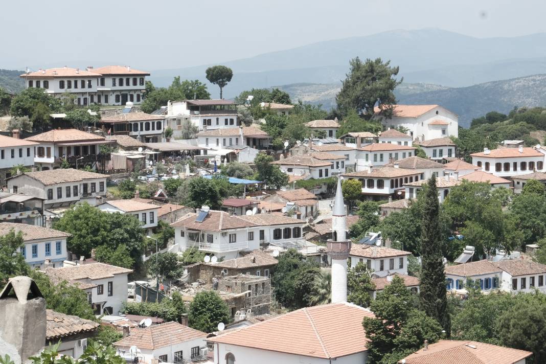 Sanatın kalbi bu kez Ege’de atıyor: İzmir Kültür Yolu Festivali başladı! 4